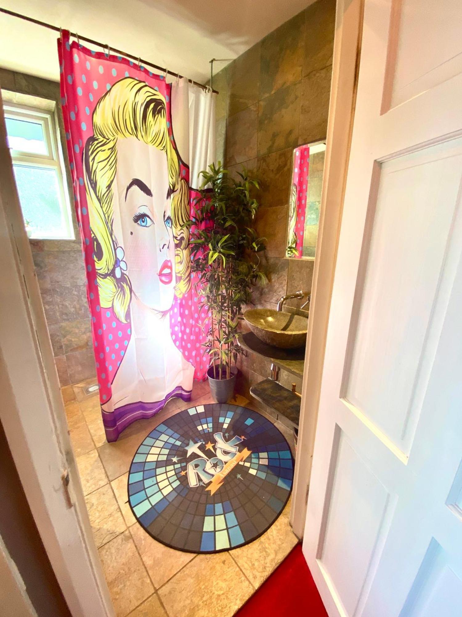 Apartament Pop Art Pad Heart Of Old Town With Parking! Hastings Zewnętrze zdjęcie